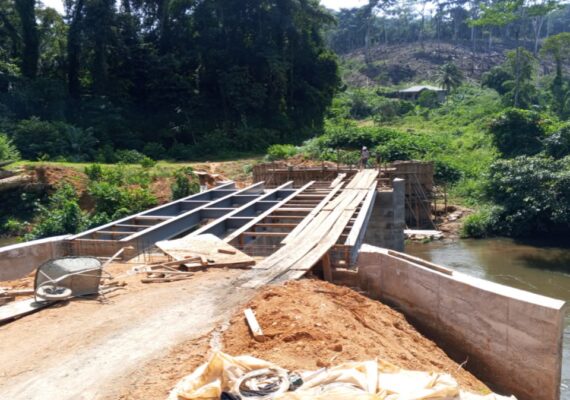 Sanaga-Maritime : les travaux de construction d&rsquo;un dalot et d&rsquo;un tablier mixte à Massock en phase d&rsquo;achèvement