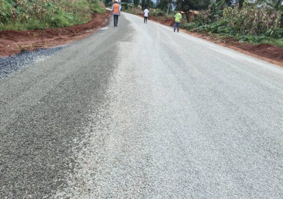 Bitumage du tronçon Mairie de Nkong Ni-Chefferie Tchoutsi et bretelles : des travaux supplémentaires prescrits à l’entreprise
